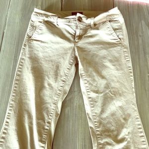 🦄 American Eagle khaki pants